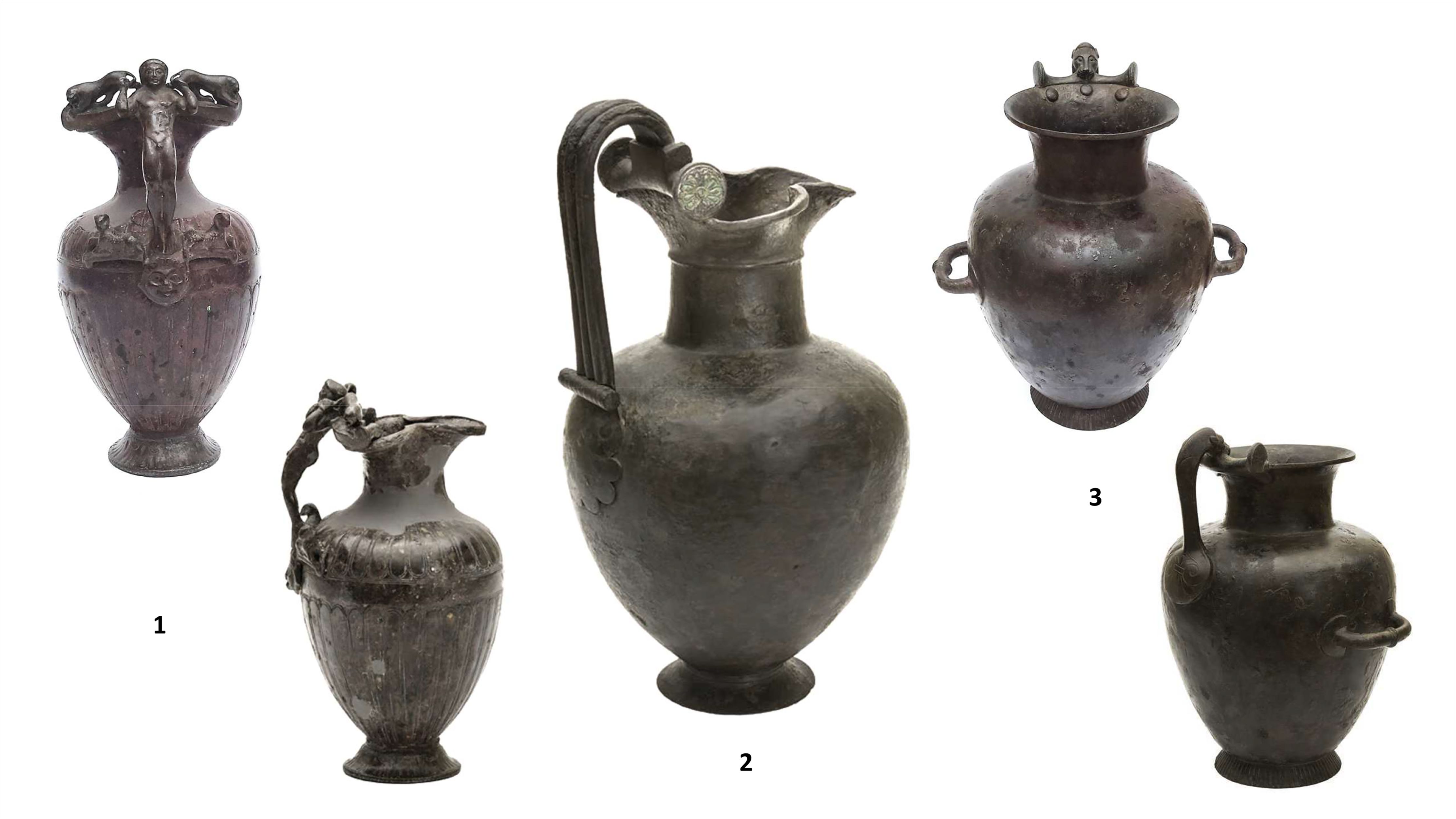 Fig. 4. “Tomba dell’Atleta”: vasi in bronzo della prima deposizione: 1, oinochoe di produzione corinzia; 2, oinochoe rodia; 3, hydria corinzia.