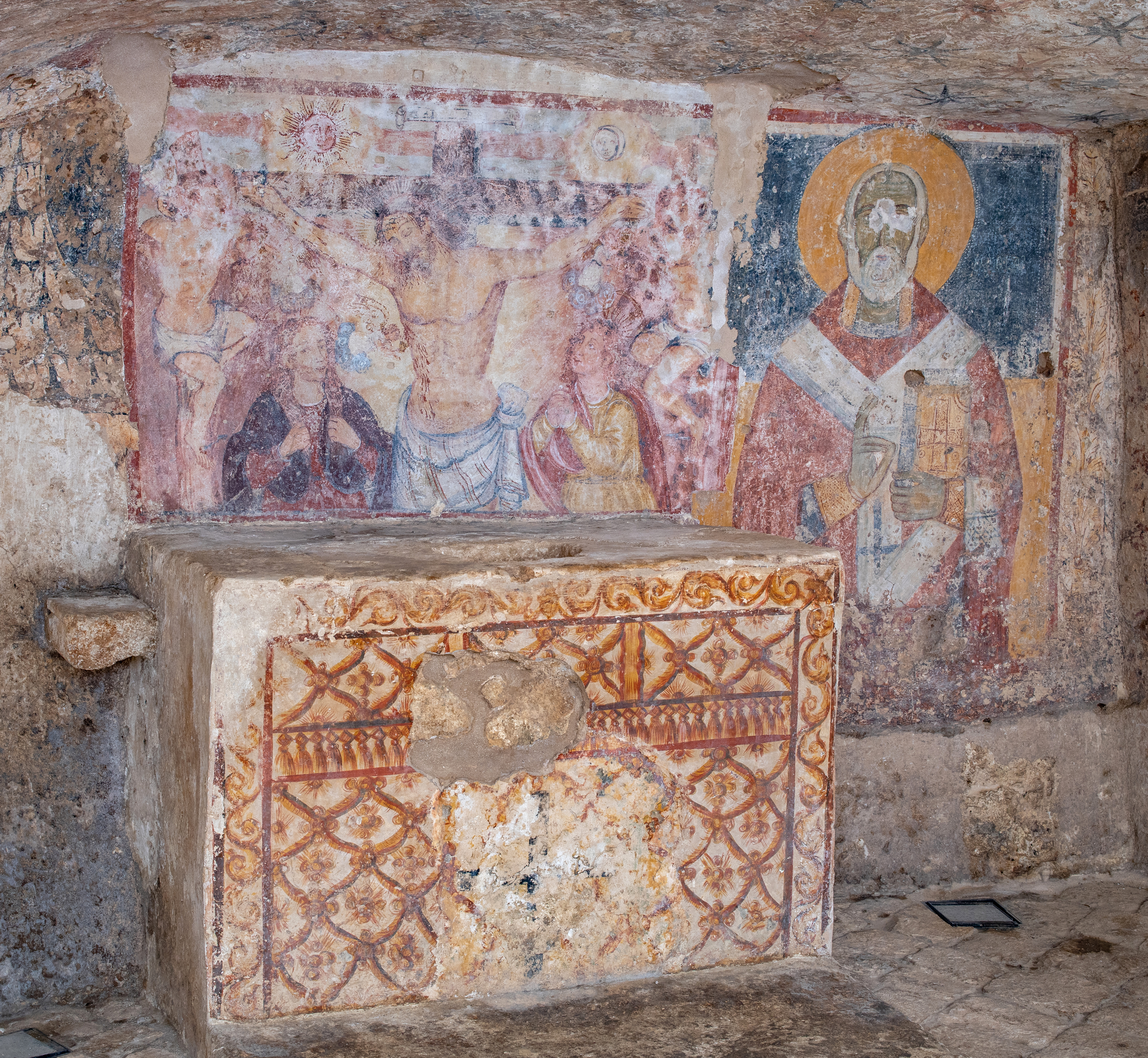 Fig. 4. Crypt of the Crucifix: Crucifixion scene above the altar.