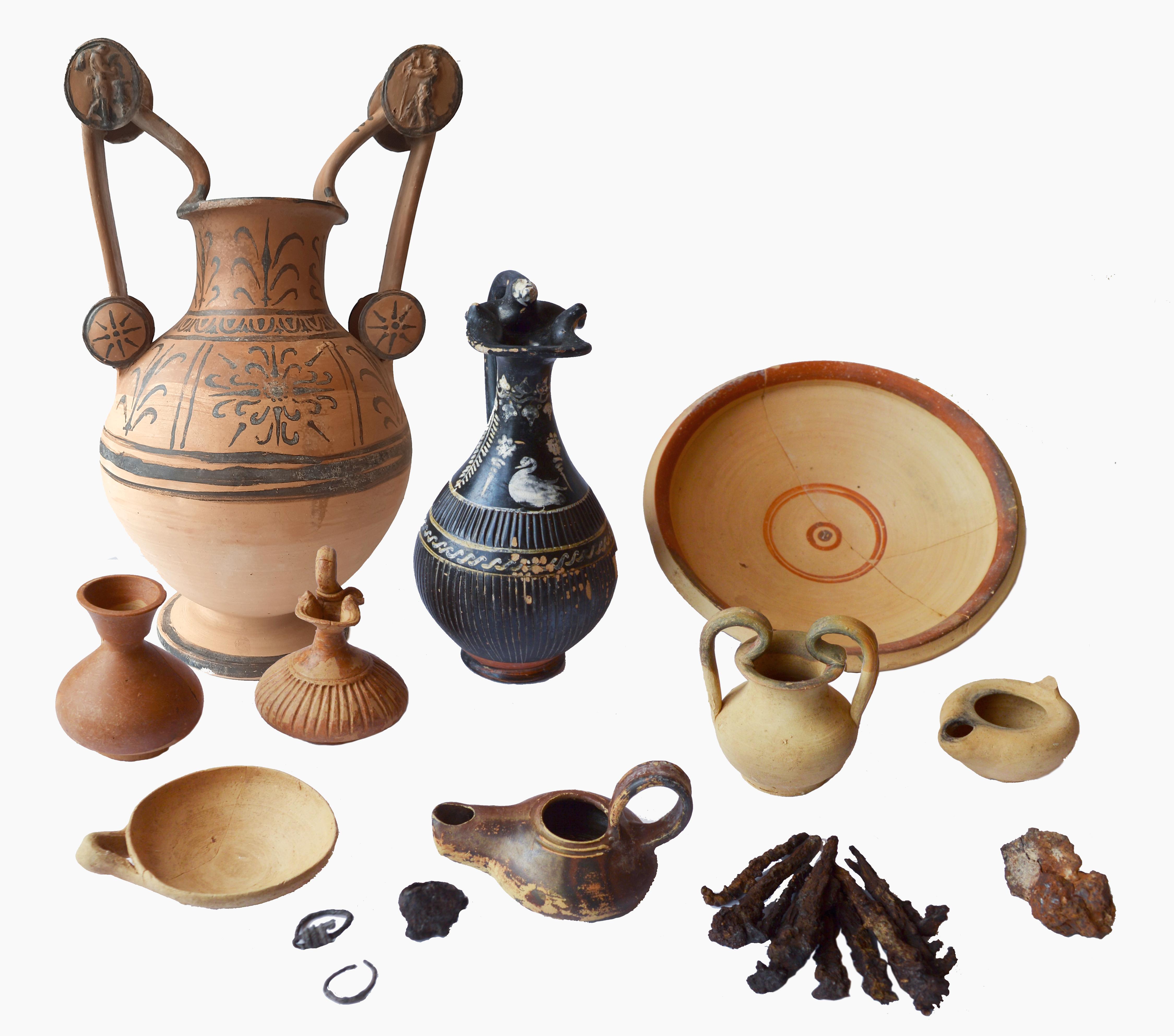 Fig. 10. Necropolis of S. Antonio: grave goods from Tomb 24.