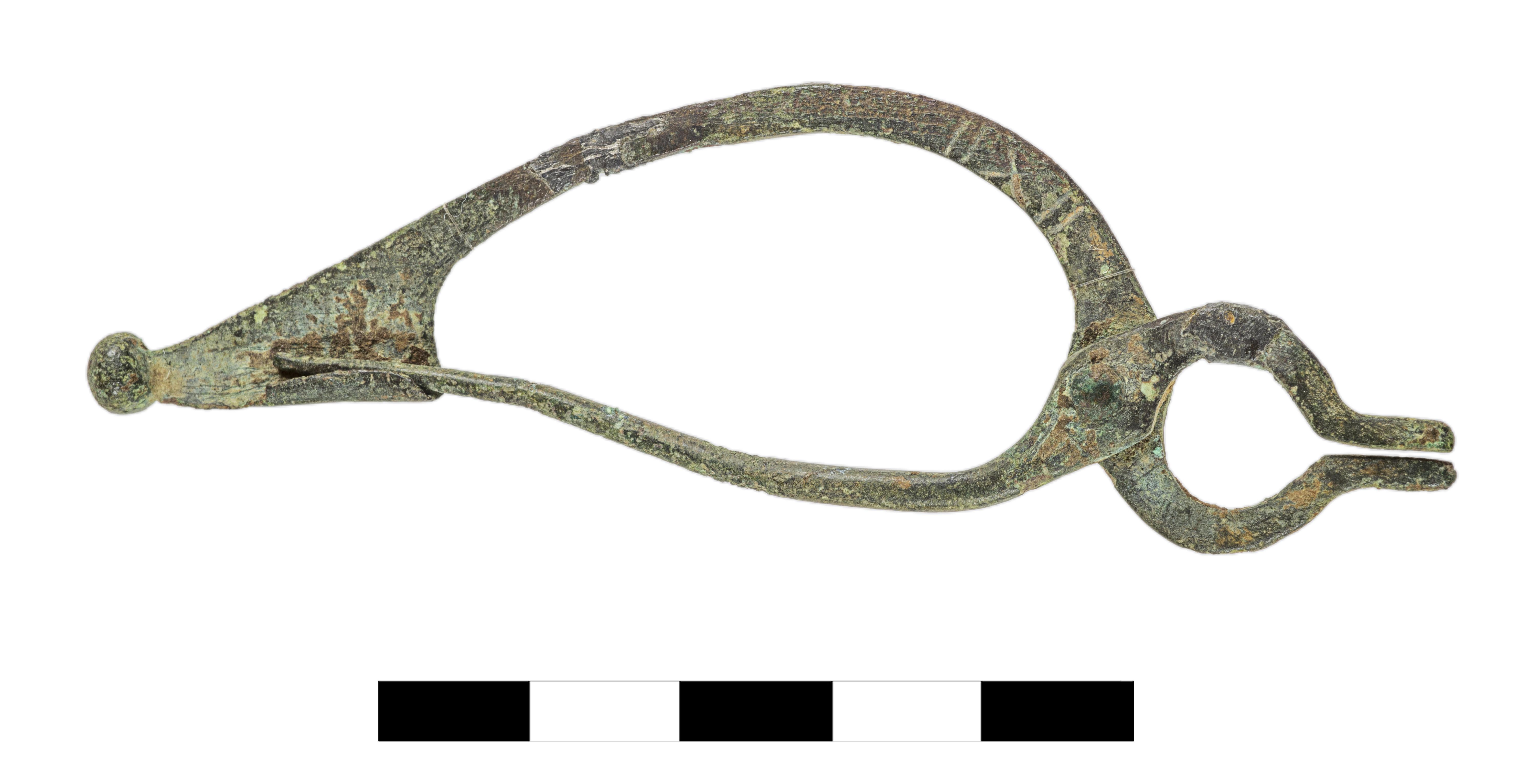 Fig. 5. Antiquarium: fibula a tenaglia in bronzo.