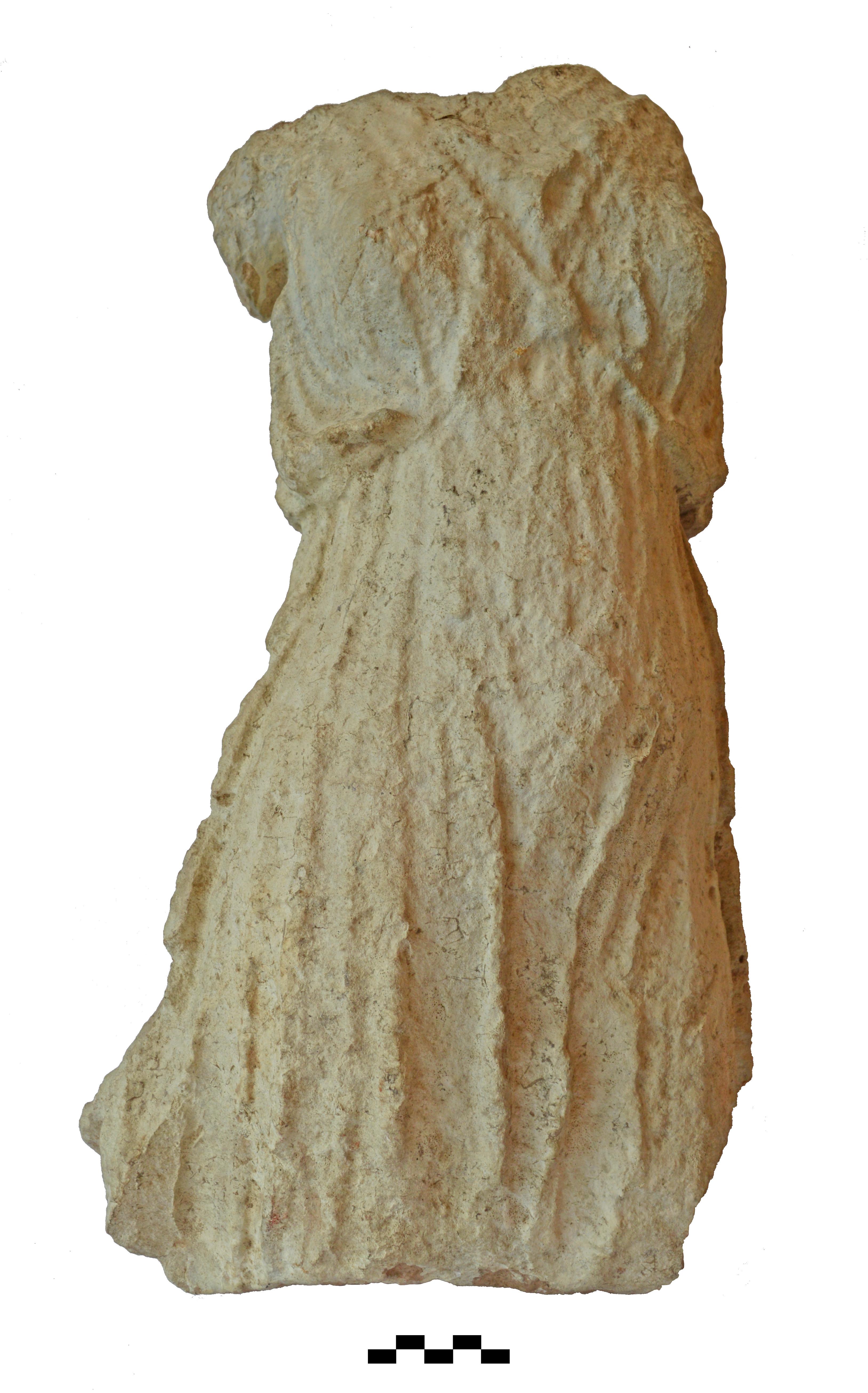 Fig. 8. Antiquarium: figura femminile acefala in pietra calcarea.