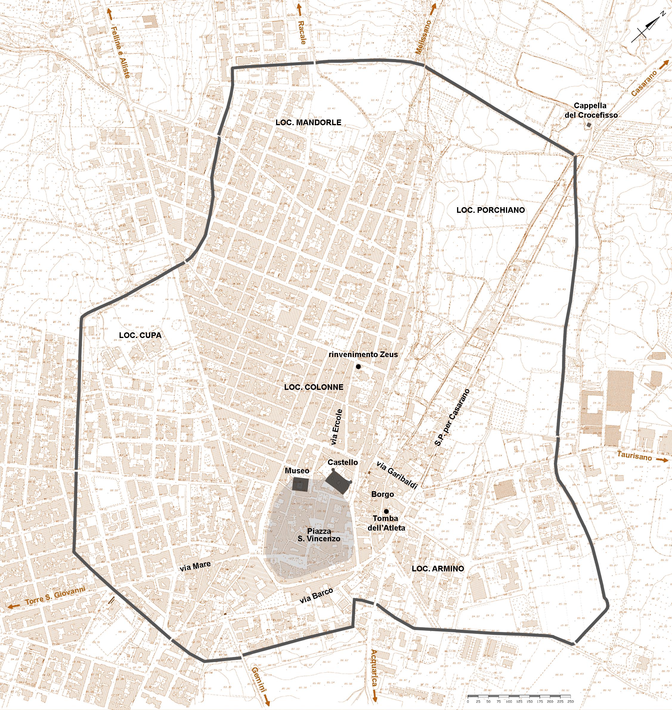 Fig. 1. Plan of Ugento in which the Messapian city walls are shown and the area of ​​the historic center is highlighted in grey.